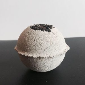 4 Detox BathBomb w. Bentonite Clay and Tea Leaves